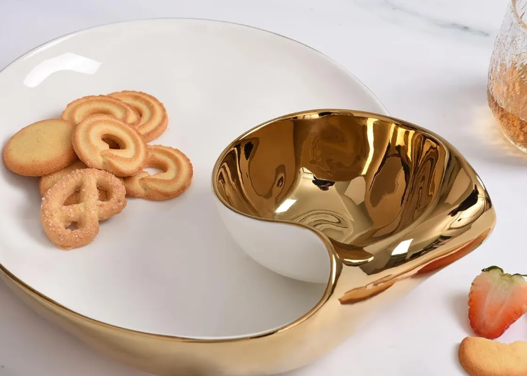 BANDEJA PORTA BOCADITOS BLANCA/DORADA 31X26X9CM