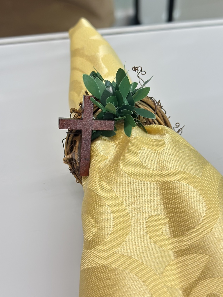 ARO DE SERVILLETA DE RAMAS DE VID ENTRELAZADAS 8CM