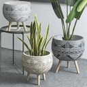 MACETA BEIGE OVALO BASES MADERA 37X43CM