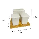 SET DE SALERO/PIMENTERO, SERVILLETERO DE PORCELANA, CON BASE DE BAMBOO. 13X12X8CM