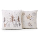 Chojín Navideño Blanco afelpado con diseño de Arboles bordados y casa. 45x45cm