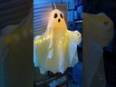 Fantasma Halloween con sonido, luz y movimientos. 3AA pilas. Ref:ES30133. 50x71cm
