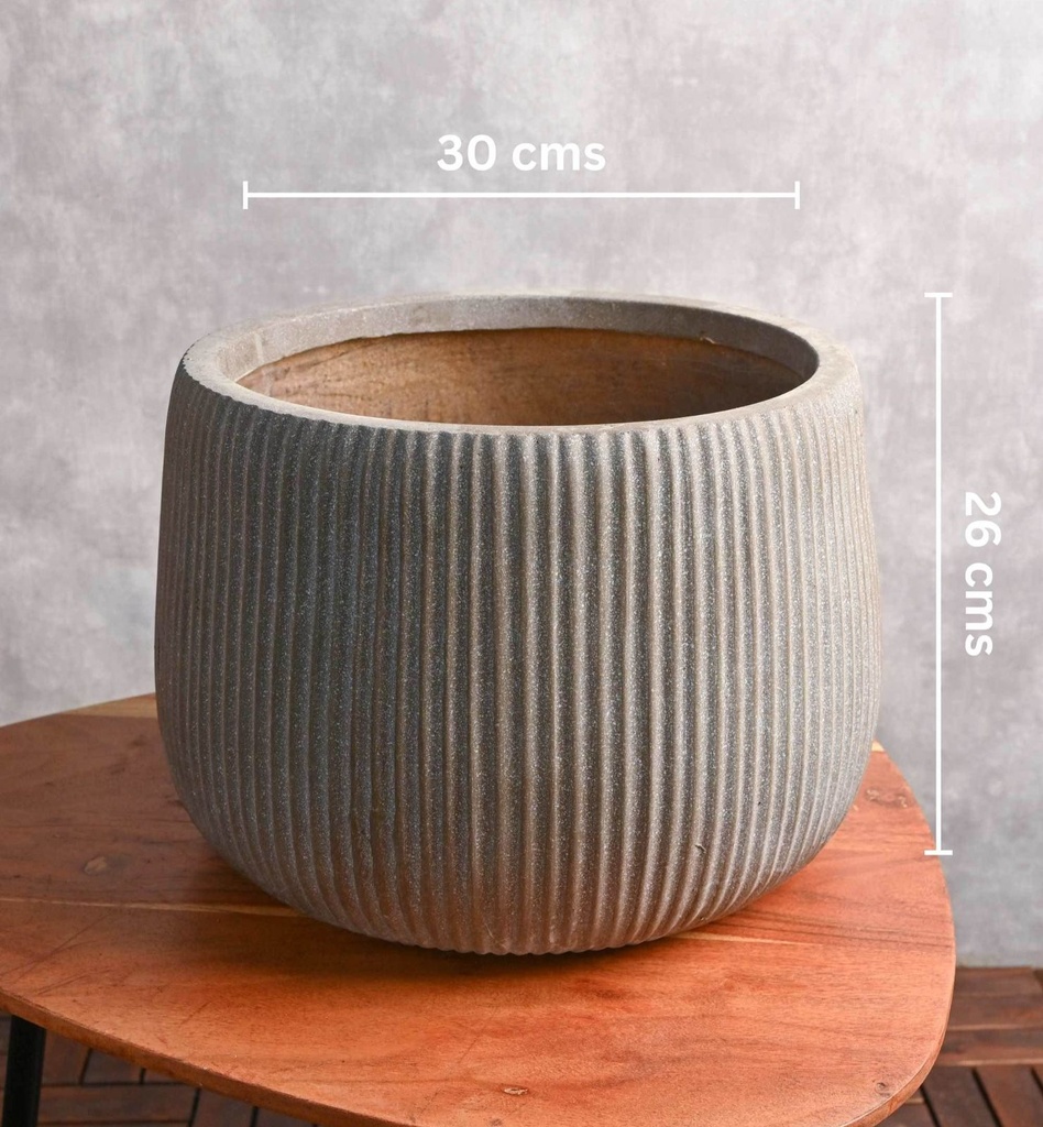 MACETERO BRUSHED DE FIBRA DE ARCILLA TAUPE TEXTURIZADO L34XA34XH24CM