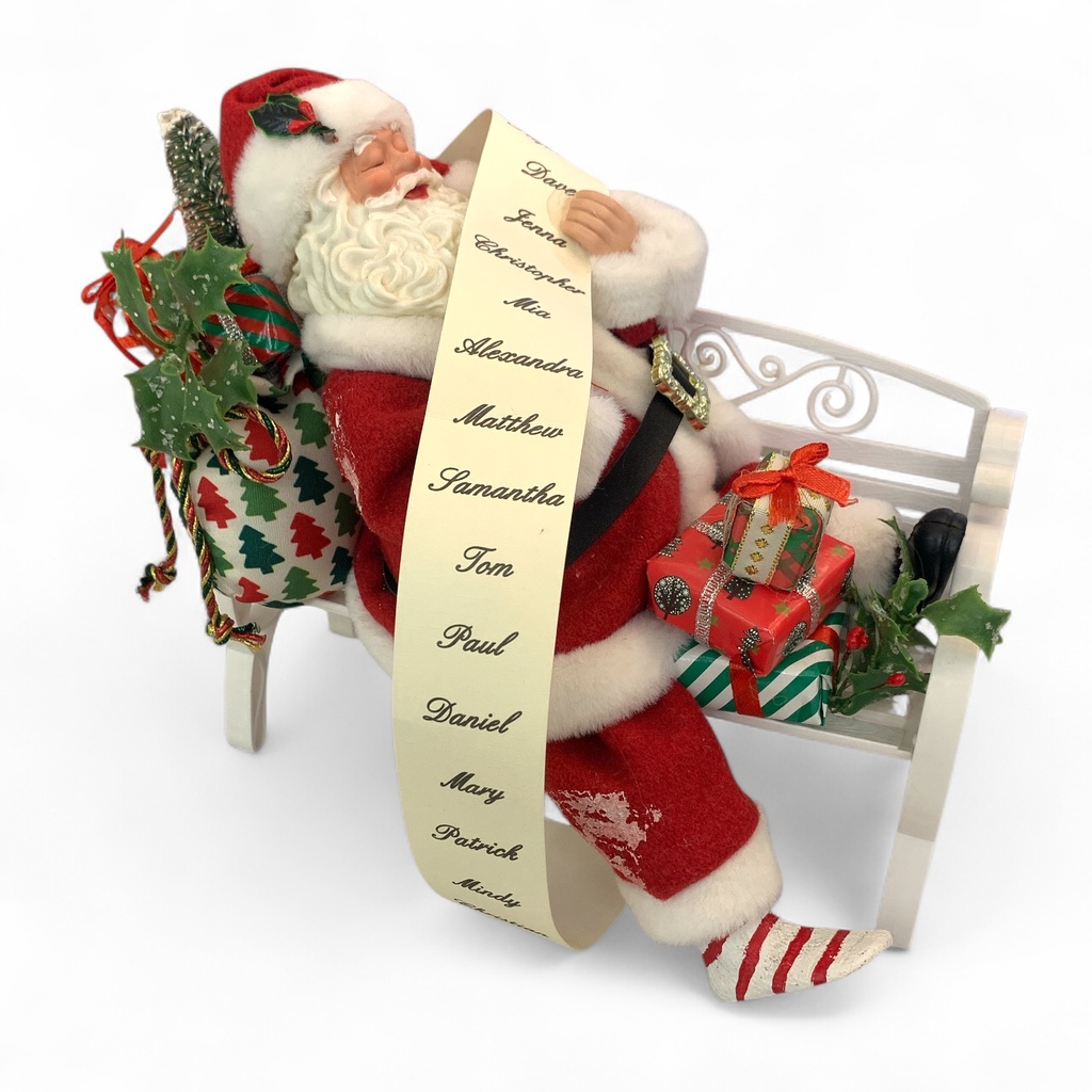 NOEL RECOSTADO EN BANCA 12.5X13X21CM