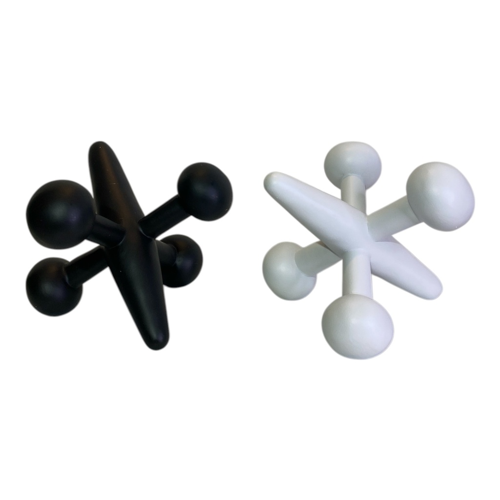 ADORNO DECOR RESINA NEG/BLA MATATENA REF: XY-2005016 13X17X13 CM