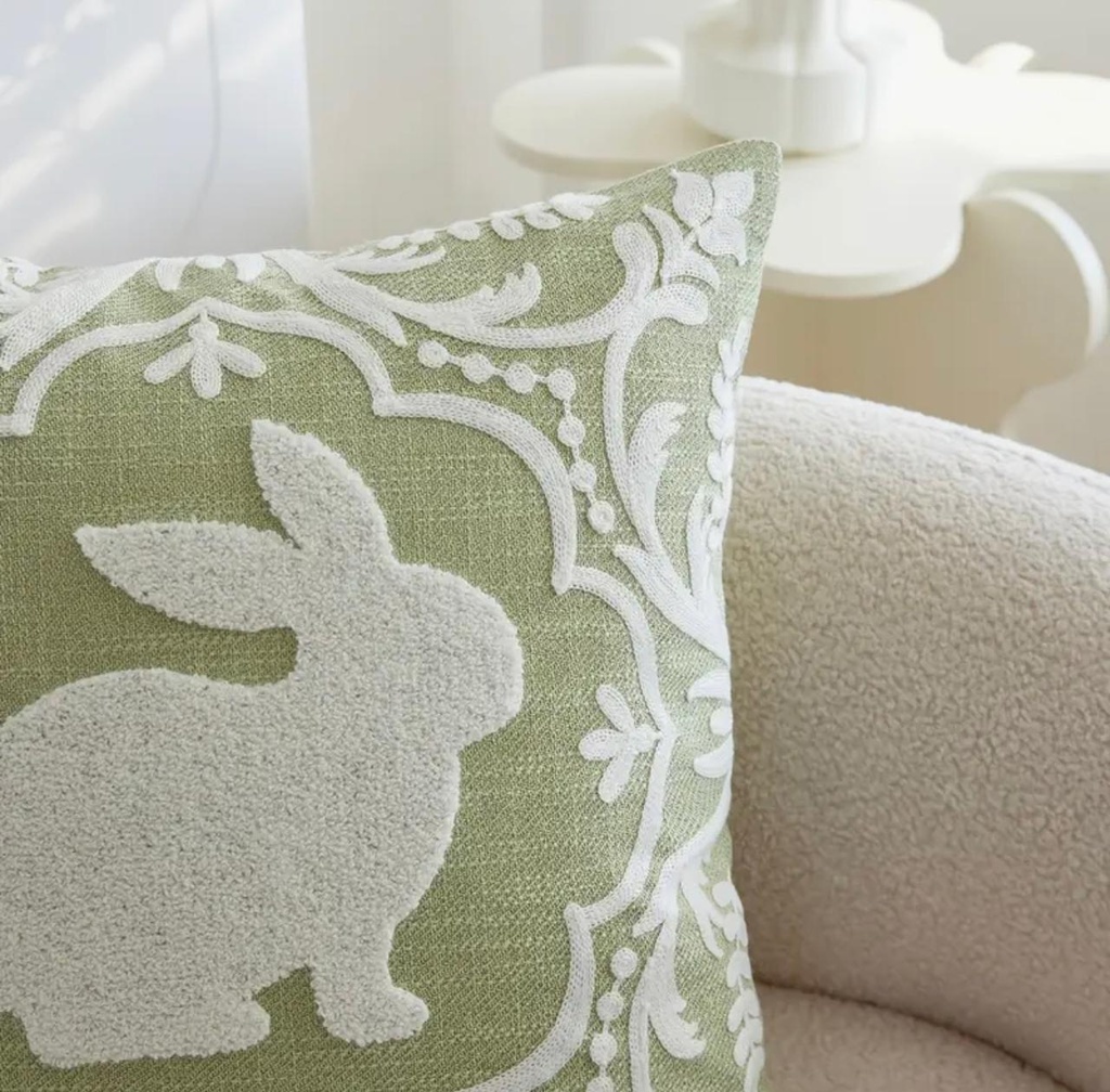FORRO DE COJIN VERDE CONEJO BORDADO 45X45CM