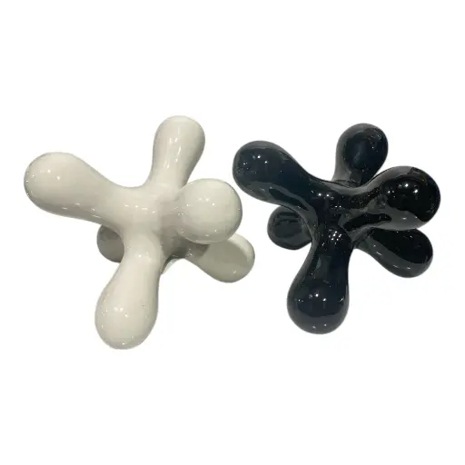 [2025057505511] ESCULTURA JAX O HEXAGONAL A FLO DE PORCELANA BLANCO O NEGRO 15X15X15CM